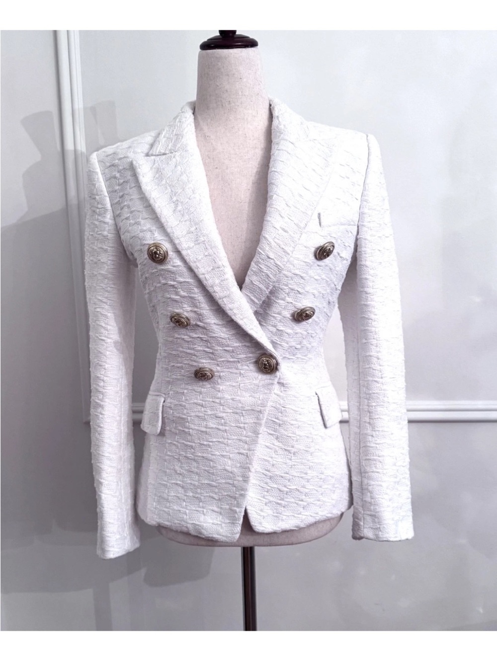 Balmain Paris Off White Tweed Jacket FR 38 US 6 Gold Buttons Blazer